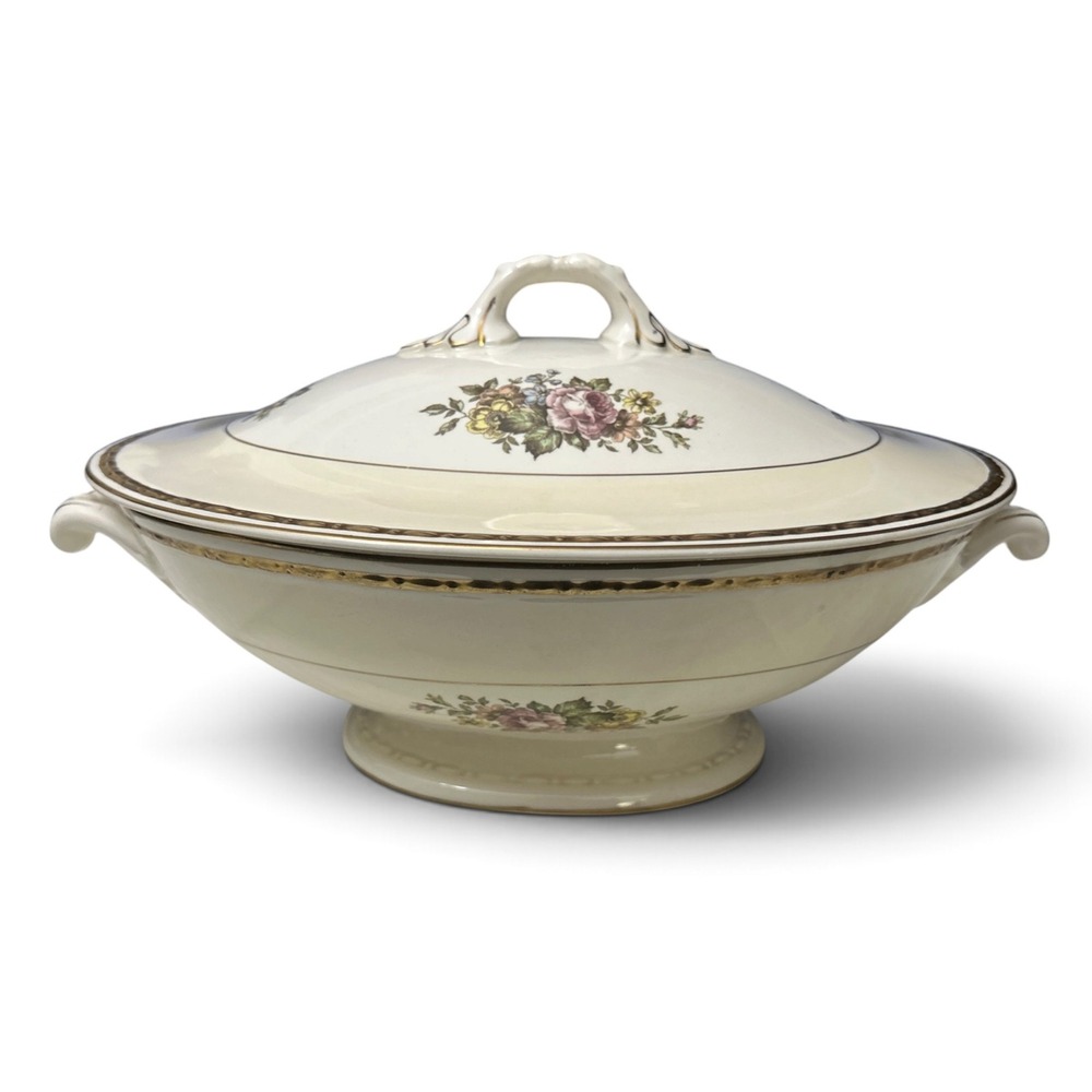 Homer Laughlin English Regency Tureen Covered Vegetable Bowl No Crazing Pristine